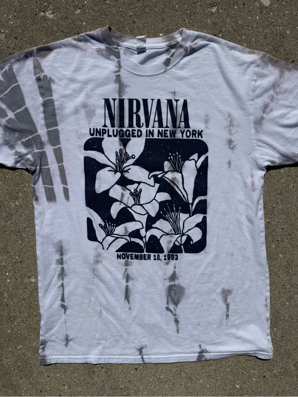Men's NIRVANA White and Gray Tie-Dye 'Unplugged in New York' Graphic Tee
